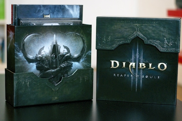 Unboxing Diablo 3 Reaper of Souls Collector