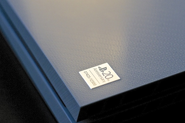 Unboxing PS4 20th anniversary collector