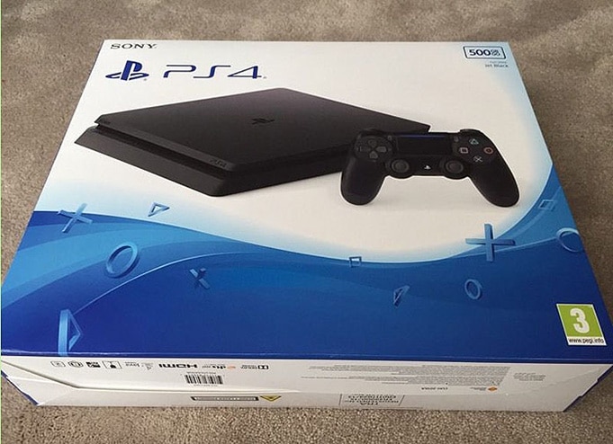 PS4 Slim photos leak