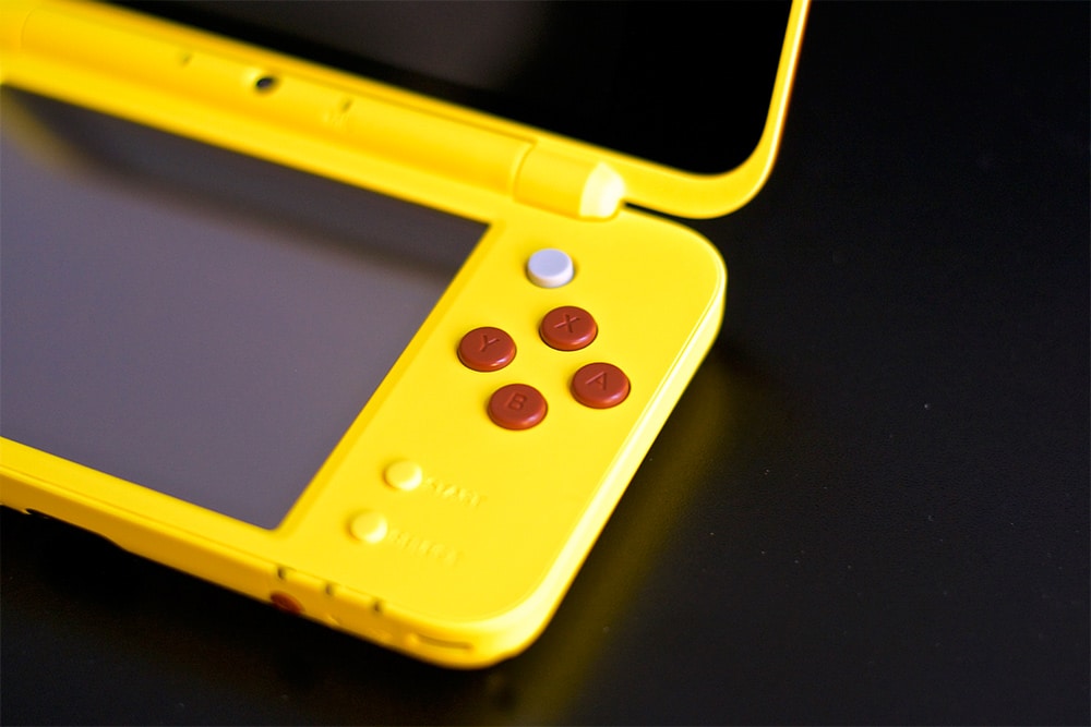 2DS XL PIKACHU EDITION COLLECTOR