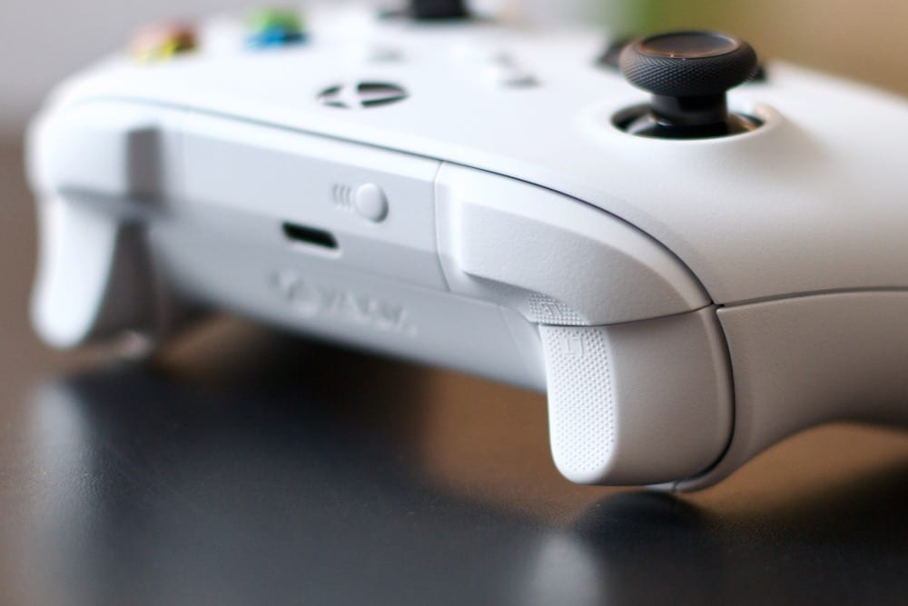 Xbox Series S controller robot white