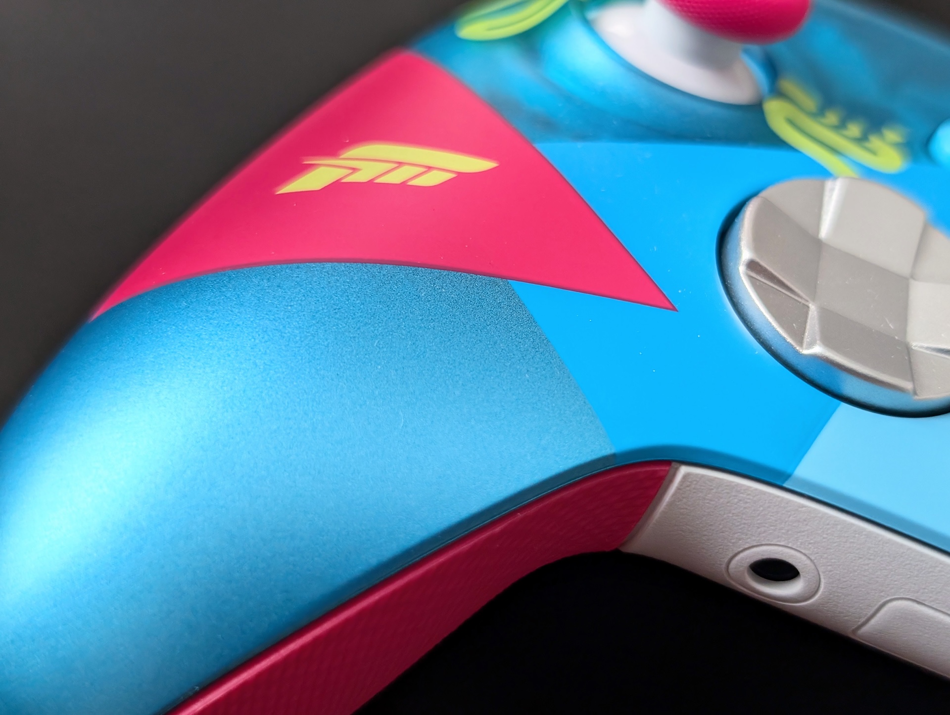 Collector Forza Horizon 6 controller headset